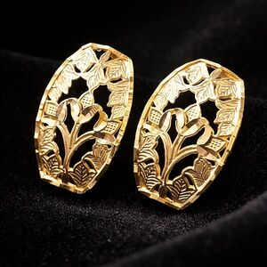 Vintage 14K Elegant Gold Floral Earrings